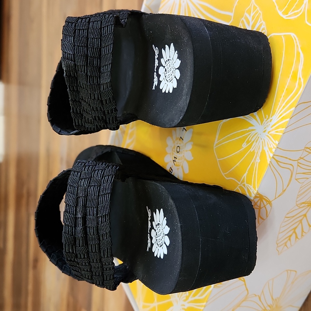 Yellow Box Sandals, size 7, Black - Picture 3 of 7